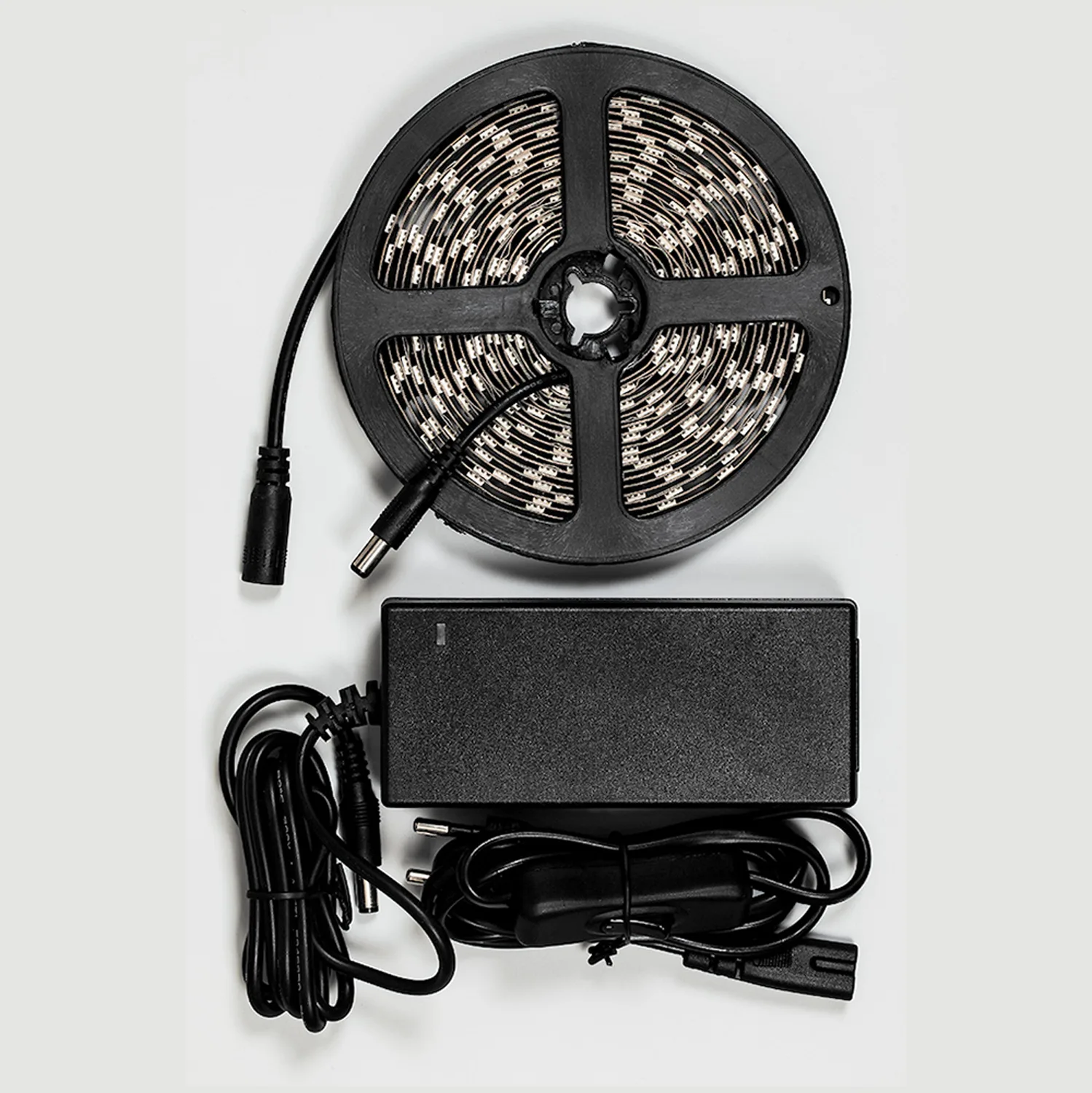 FERON Светодиодная LED лента LS606, 60SMD(5050)/m 14.4W/m 12V 3m RGB с адаптером с вилкой, контроллером с пультом в комплекте Артикул 27722 FERON Светодиодная LED лента LS606, 60SMD(5050)/m 14.4W/m 12V 3m RGB с адаптером с вилкой, контроллером с пультом в комплекте Артикул 27722
