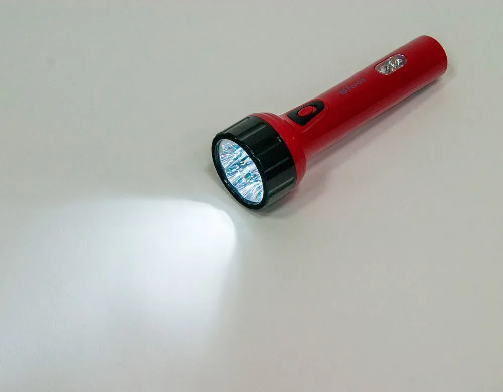 FERON Фонарь аккумуляторный ручной 9+3LED 0,7W со встроенной вилкой для зарядки, красный, TL042 12957 FERON Фонарь аккумуляторный ручной 9+3LED 0,7W со встроенной вилкой для зарядки, красный, TL042 12957