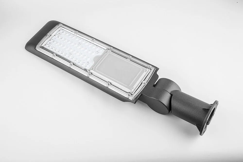 FERON Светодиодный уличный консольный светильник SP2819 50W 6400K 85-265V/50Hz, черный 32252 FERON Светодиодный уличный консольный светильник SP2819 50W 6400K 85-265V/50Hz, черный 32252