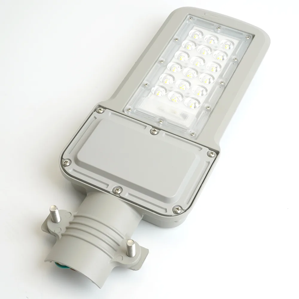 FERON Светодиодный уличный консольный светильник SP3040 50W 5000K 230V, серый 41548 FERON Светодиодный уличный консольный светильник SP3040 50W 5000K 230V, серый 41548