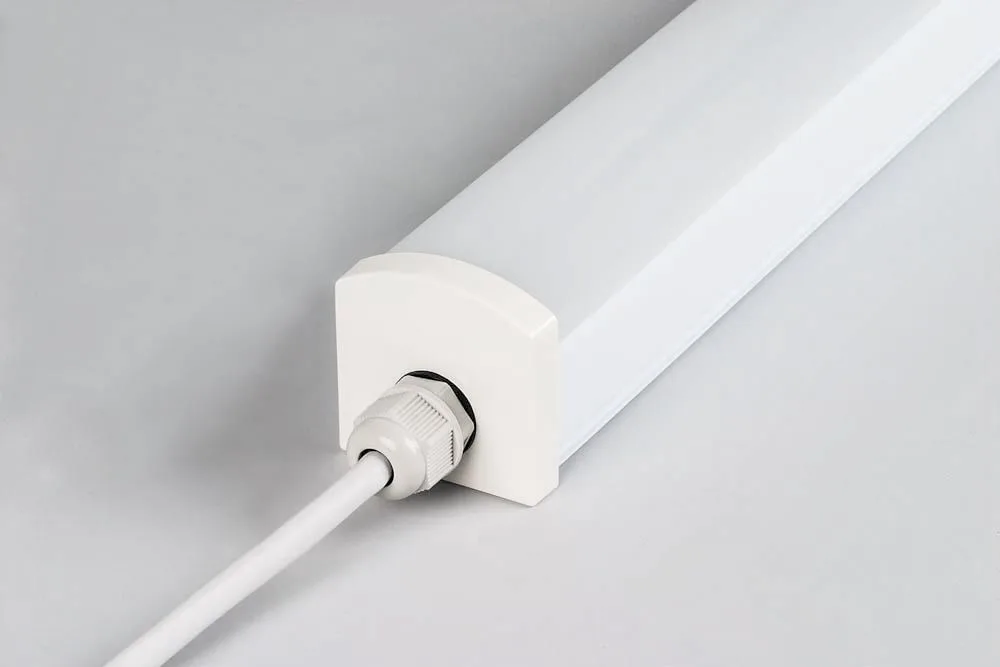 FERON Светодиодный светильник 120LEDs 6400K 18W в пластиковом корпусе IP65, AL5051 FERON Светодиодный светильник 120LEDs 6400K 18W в пластиковом корпусе IP65, AL5051